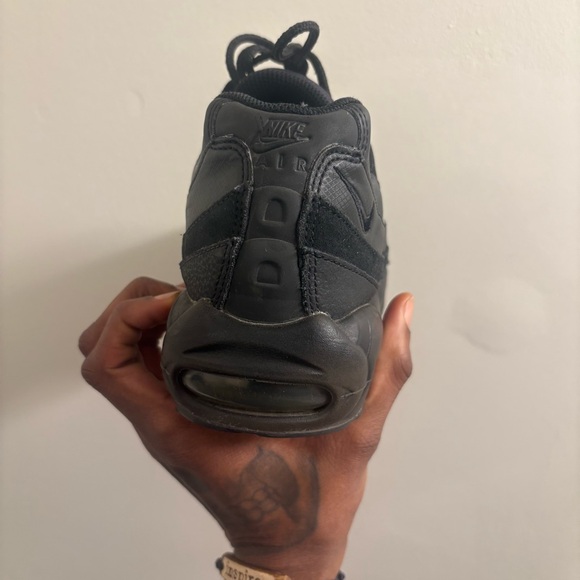Nike Men's All-Black Air Max 95 Sneakers - Picture 4 of 5
